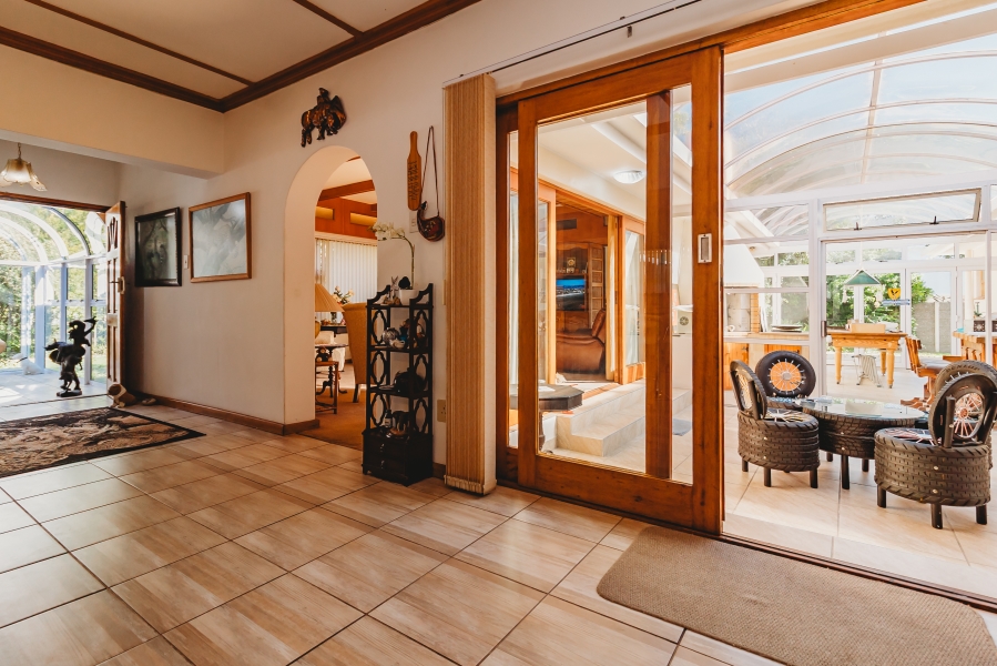 5 Bedroom Property for Sale in Heatherlands Western Cape